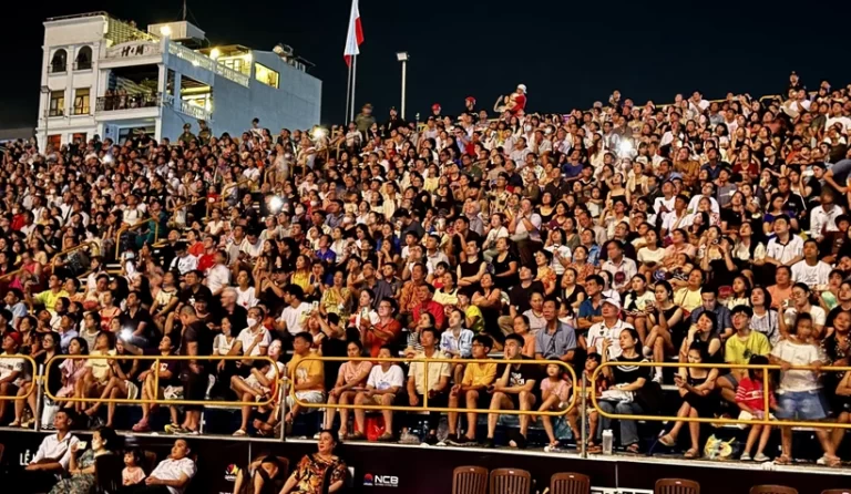 2025年岘港国际烟花节开幕式展现多彩文化魅力