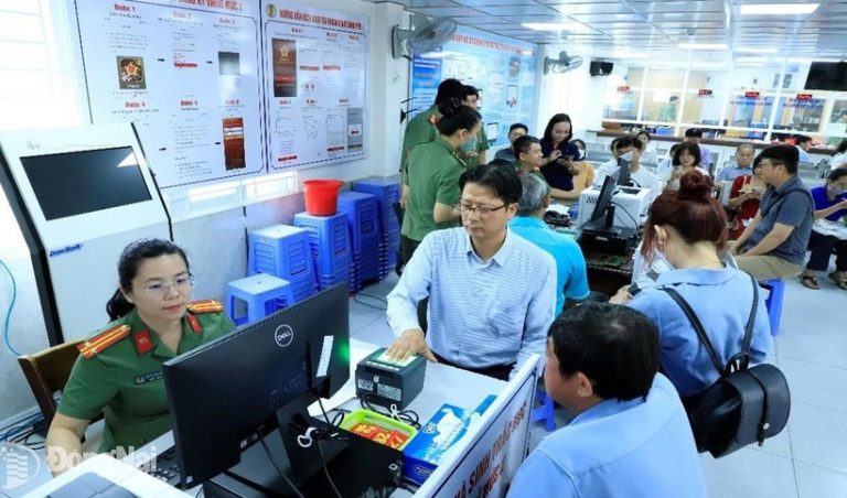 同奈省：首批200多名外国公民获发二级电子身份证