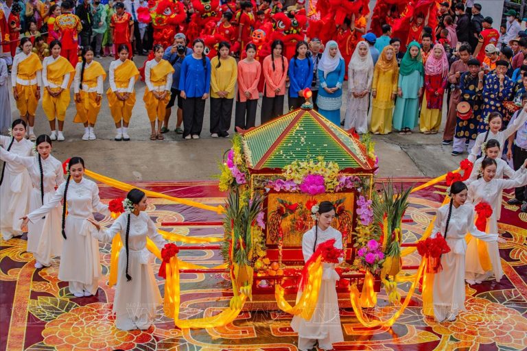 越南安江参山主处圣母庙会：独特的民间盛典